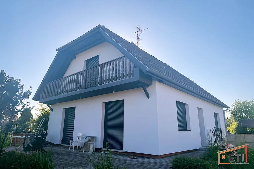 Installation réalisée par ETI - Elsass Travaux Immobilier - Isolation extérieure réalisé à Blotzheim, Haut-Rhin, Grand-Est Installation réalisée par ETI - Elsass Travaux Immobilier - Isolation extérieure réalisé à Blotzheim, Haut-Rhin, Grand-Est